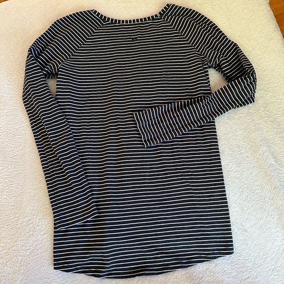 Lululemon Emerald Long Sleeve - Picture 3 of 9